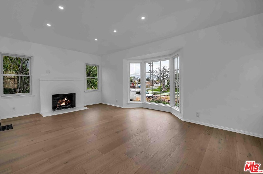 7907 Bleriot Ave, Los Angeles CA  90045-3003 exterior