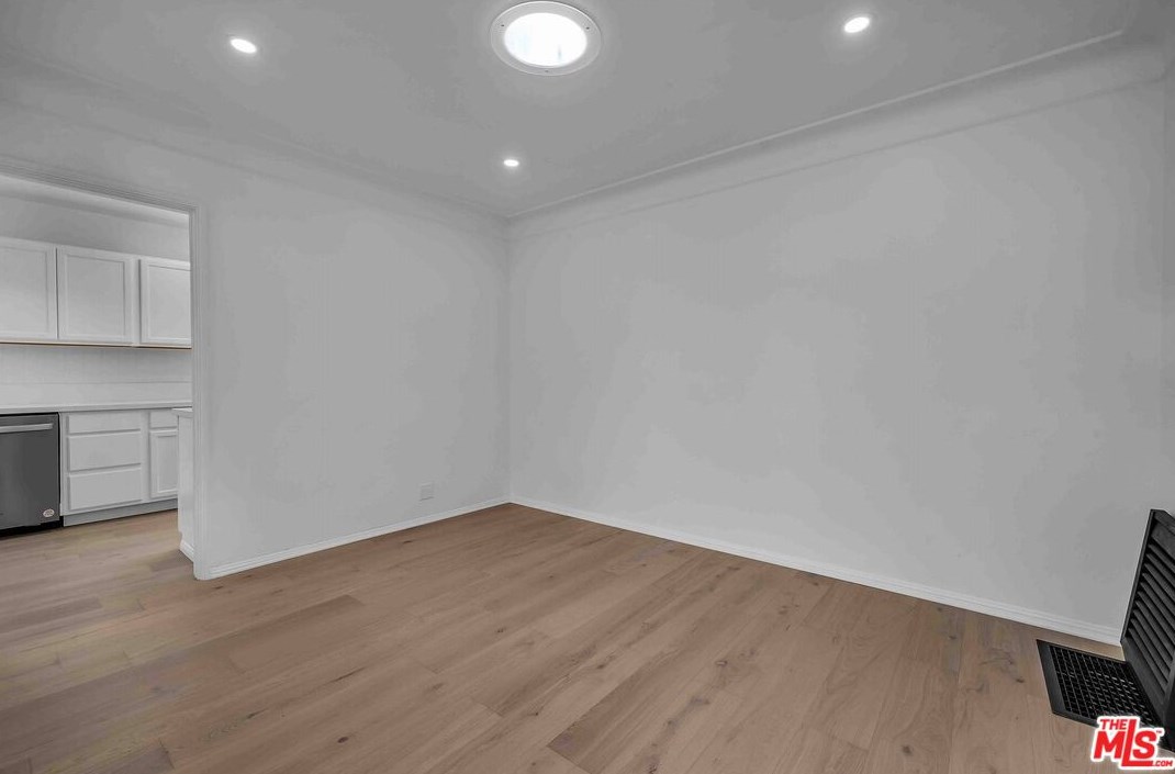 7907 Bleriot Ave, Los Angeles CA  90045-3003 exterior