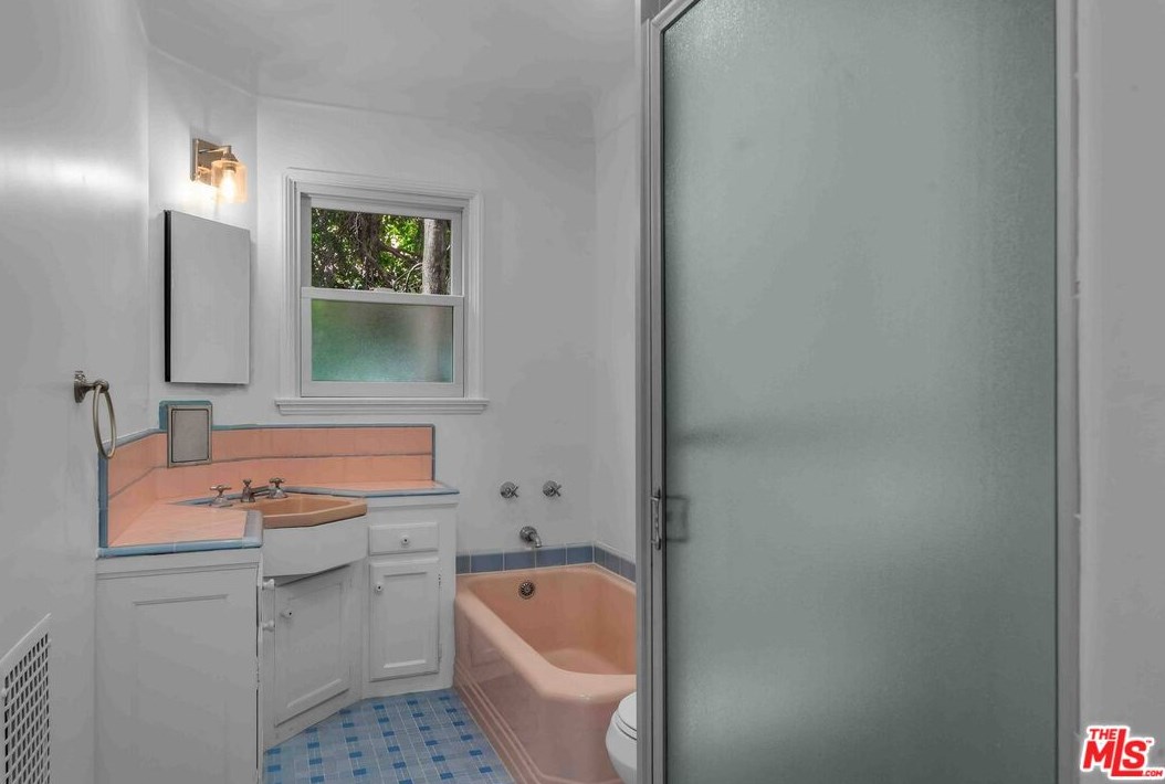 7907 Bleriot Ave, Los Angeles CA  90045-3003 exterior