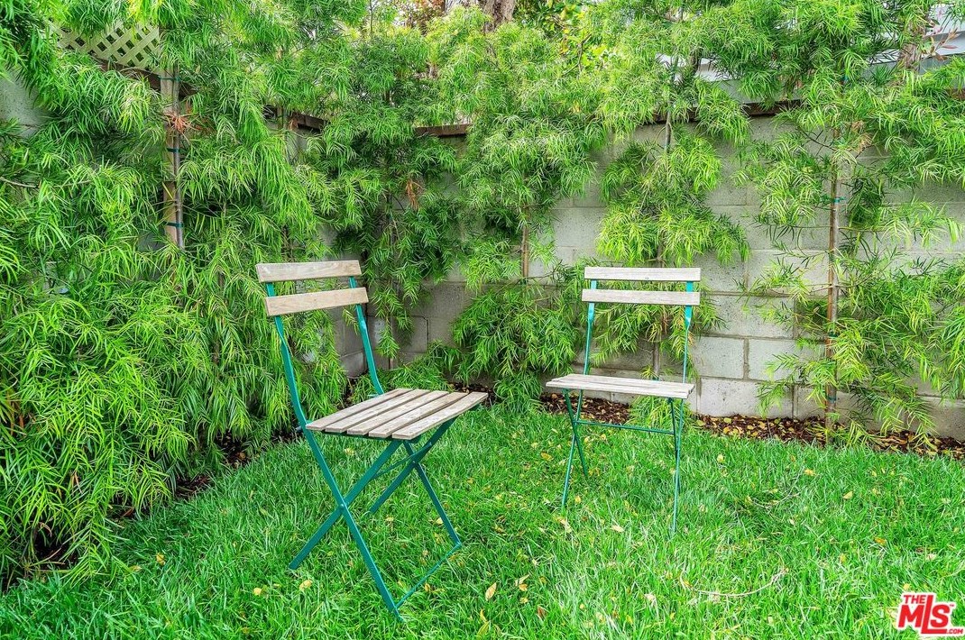 7907 Bleriot Ave, Los Angeles CA  90045-3003 exterior