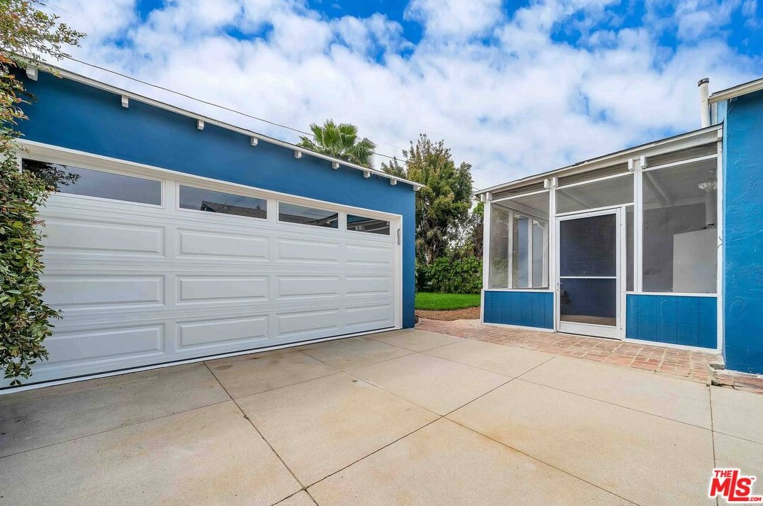 7907 Bleriot Ave, Los Angeles CA  90045-3003 exterior