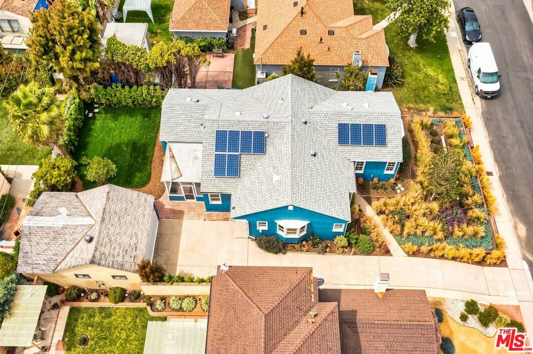 7907 Bleriot Ave, Los Angeles CA  90045-3003 exterior