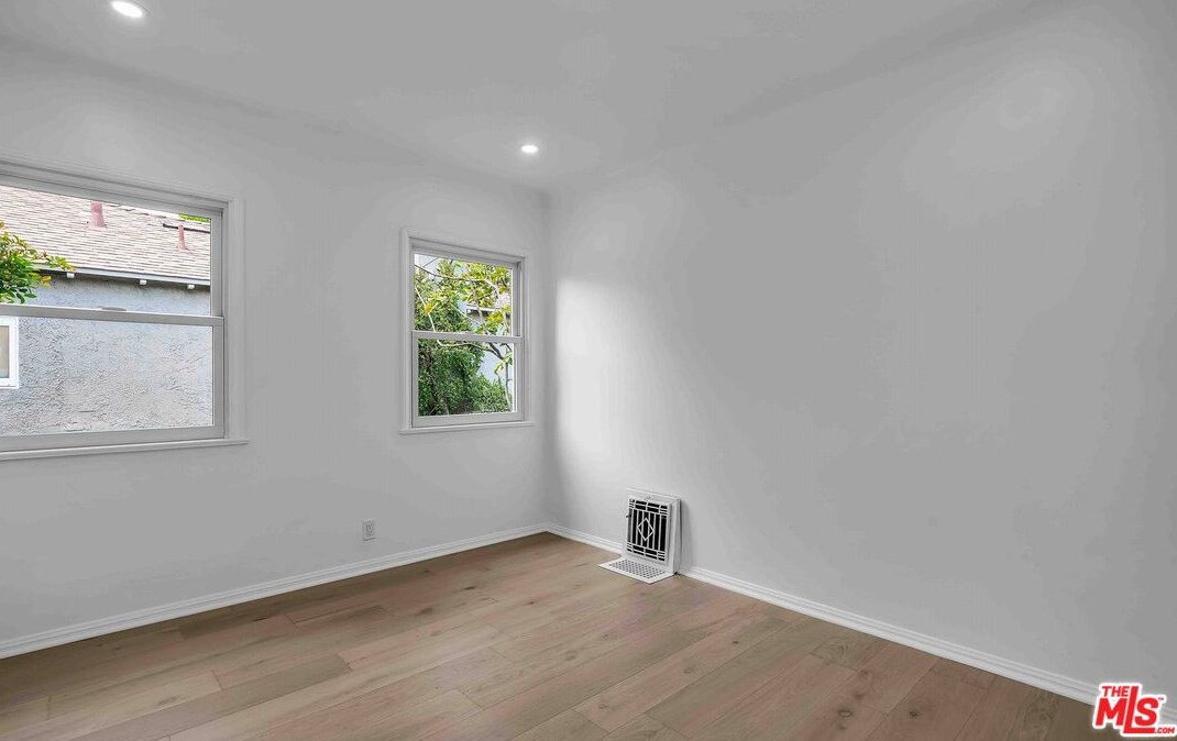 7907 Bleriot Ave, Los Angeles CA  90045-3003 exterior