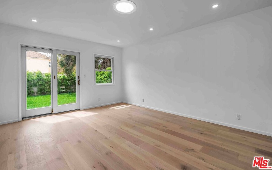 7907 Bleriot Ave, Los Angeles CA  90045-3003 exterior