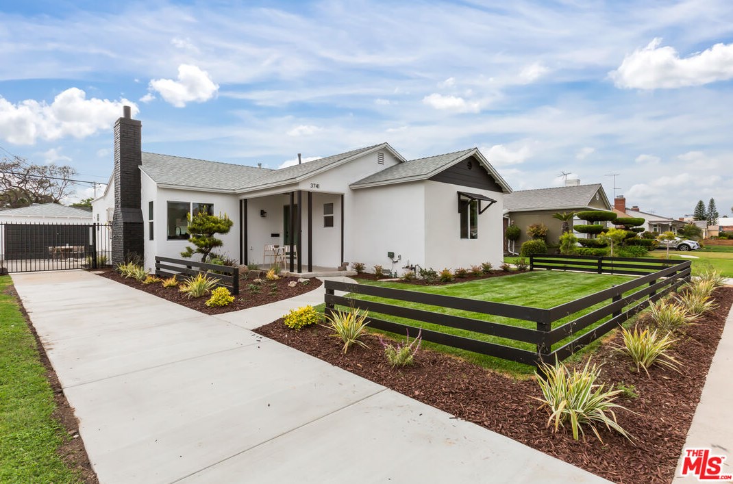 3741 Degnan Blvd, Los Angeles CA  90018-4018 exterior