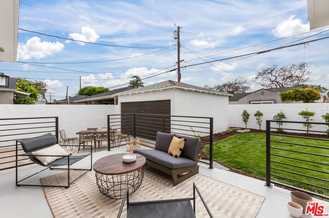 3741 Degnan Blvd, Los Angeles CA  90018-4018 exterior