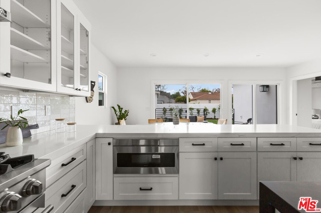 3741 Degnan Blvd, Los Angeles CA  90018-4018 exterior