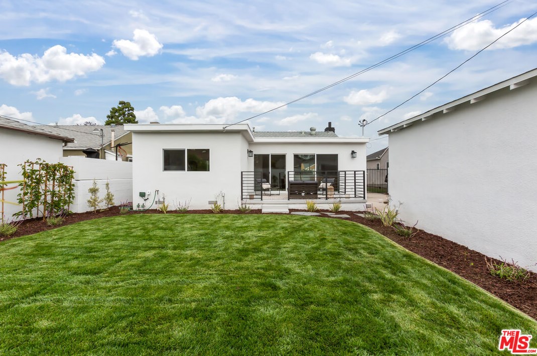 3741 Degnan Blvd, Los Angeles CA  90018-4018 exterior