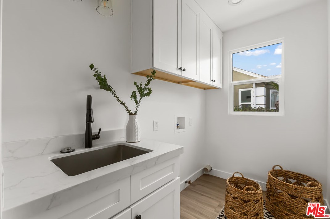 3741 Degnan Blvd, Los Angeles CA  90018-4018 exterior
