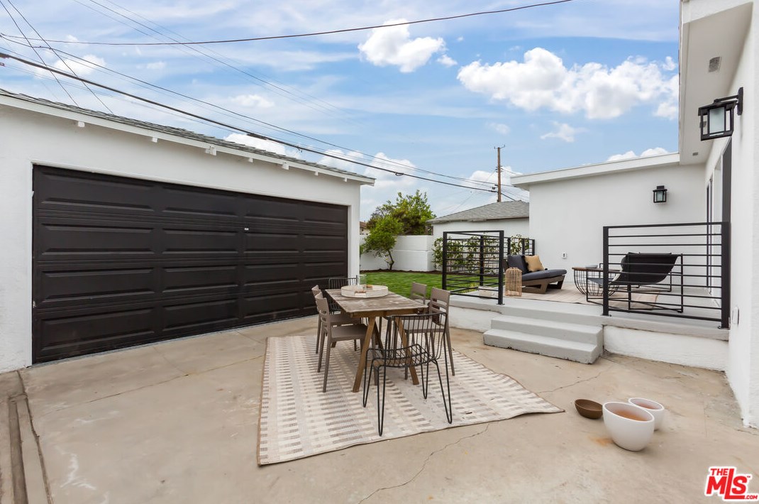 3741 Degnan Blvd, Los Angeles CA  90018-4018 exterior