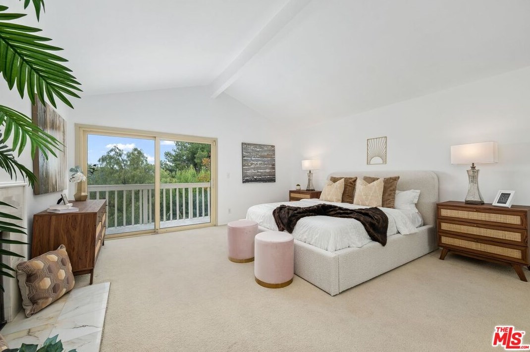 2769 Bottlebrush Dr, Los Angeles CA  90077-2009 exterior