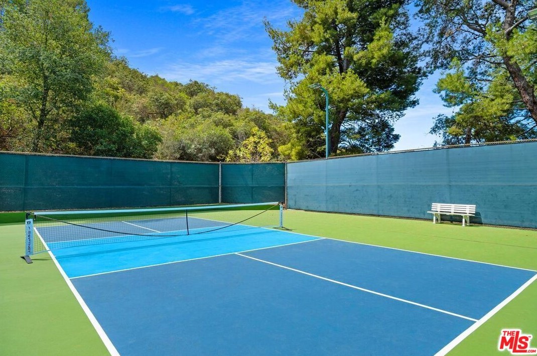 2769 Bottlebrush Dr, Los Angeles CA  90077-2009 exterior