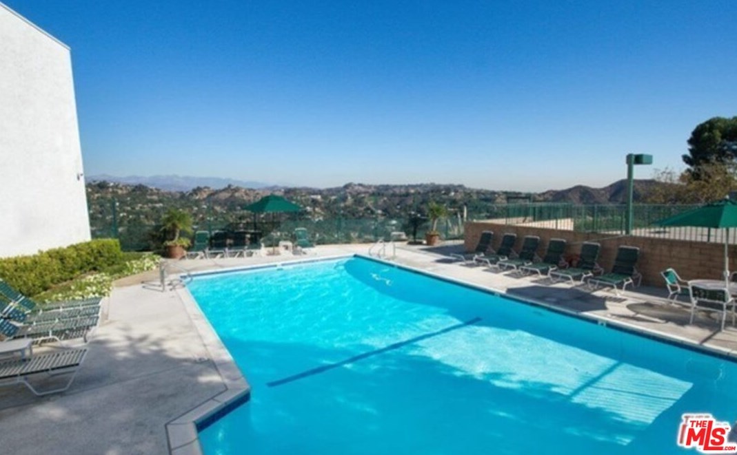 2769 Bottlebrush Dr, Los Angeles CA  90077-2009 exterior