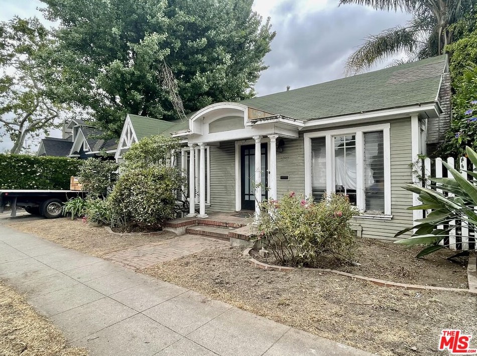 4528 Ambrose Ave, Los Angeles, CA 90027-1916