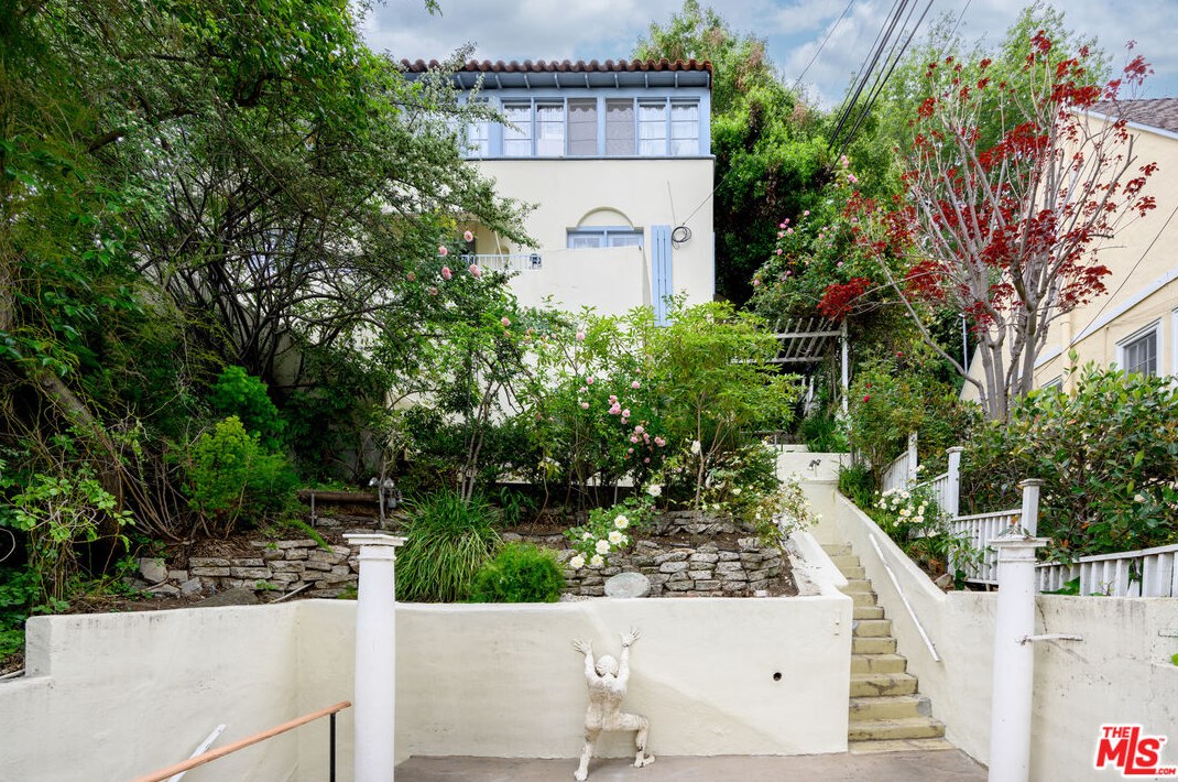 5944 Manola Way, Los Angeles, CA 90068-3041