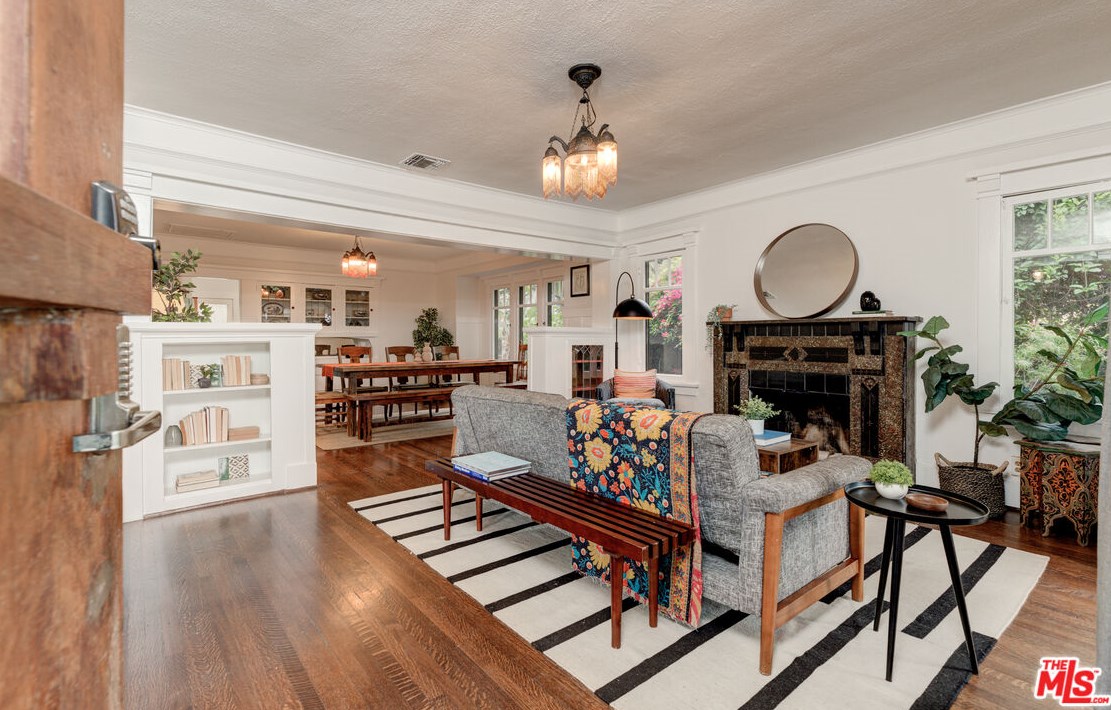 1010 Coronado St, Los Angeles, CA 90026-3927