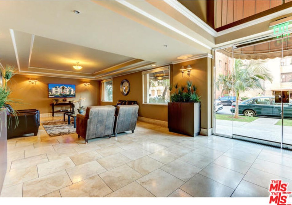 620 Gramercy Pl, Los Angeles CA  90004-1702 exterior