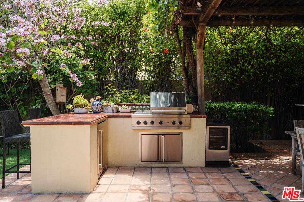 10568 Blythe Ave, Los Angeles CA  90064-3342 exterior