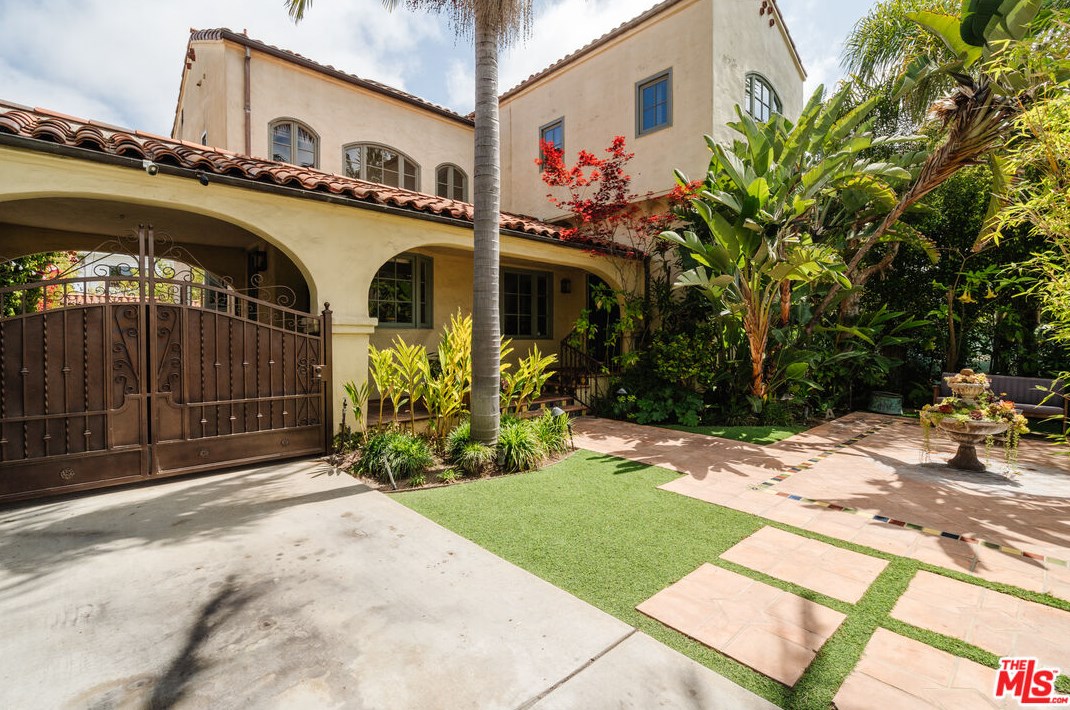 10568 Blythe Ave, Los Angeles CA  90064-3342 exterior