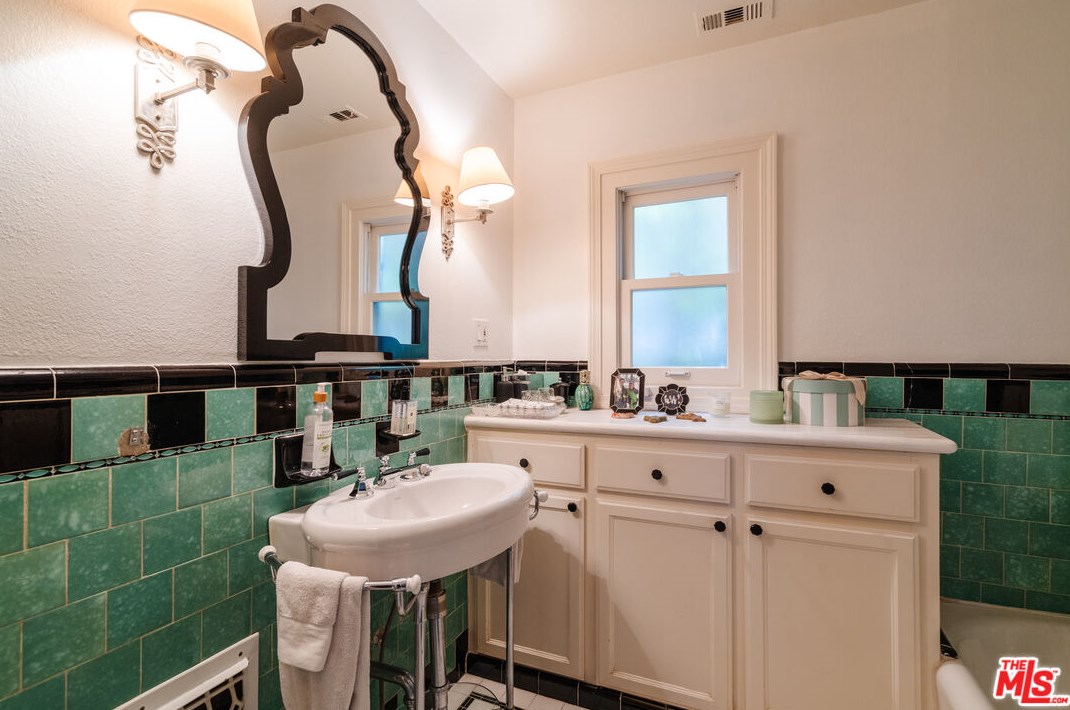 10568 Blythe Ave, Los Angeles CA  90064-3342 exterior