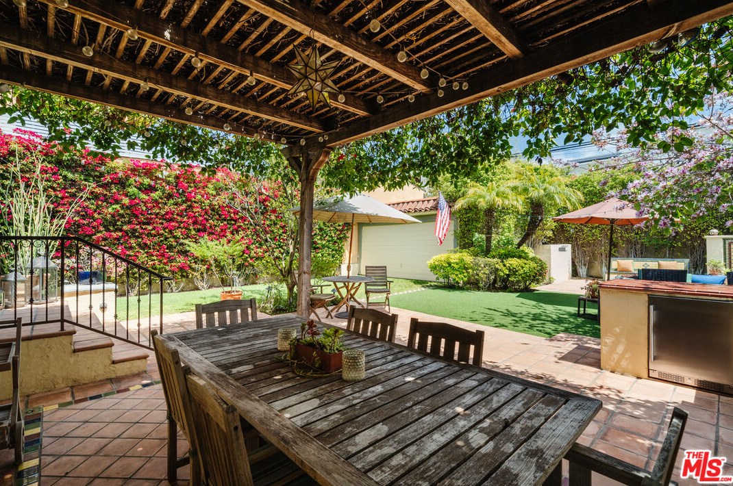 10568 Blythe Ave, Los Angeles CA  90064-3342 exterior