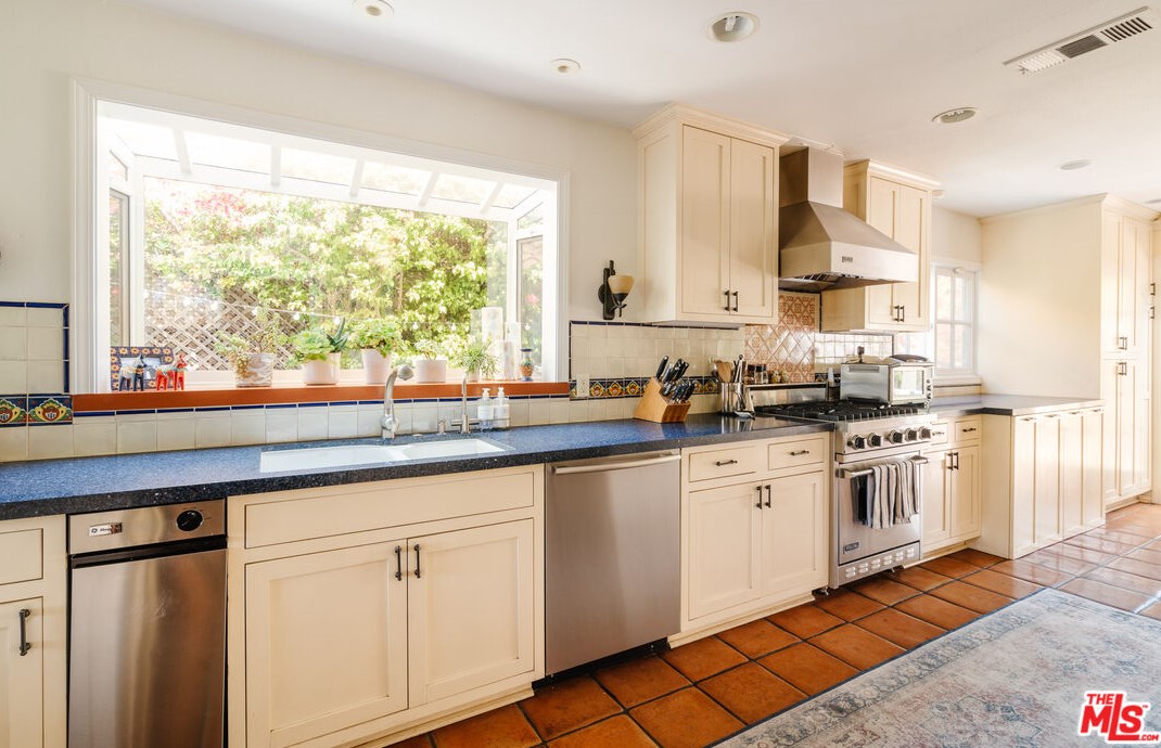 10568 Blythe Ave, Los Angeles CA  90064-3342 exterior