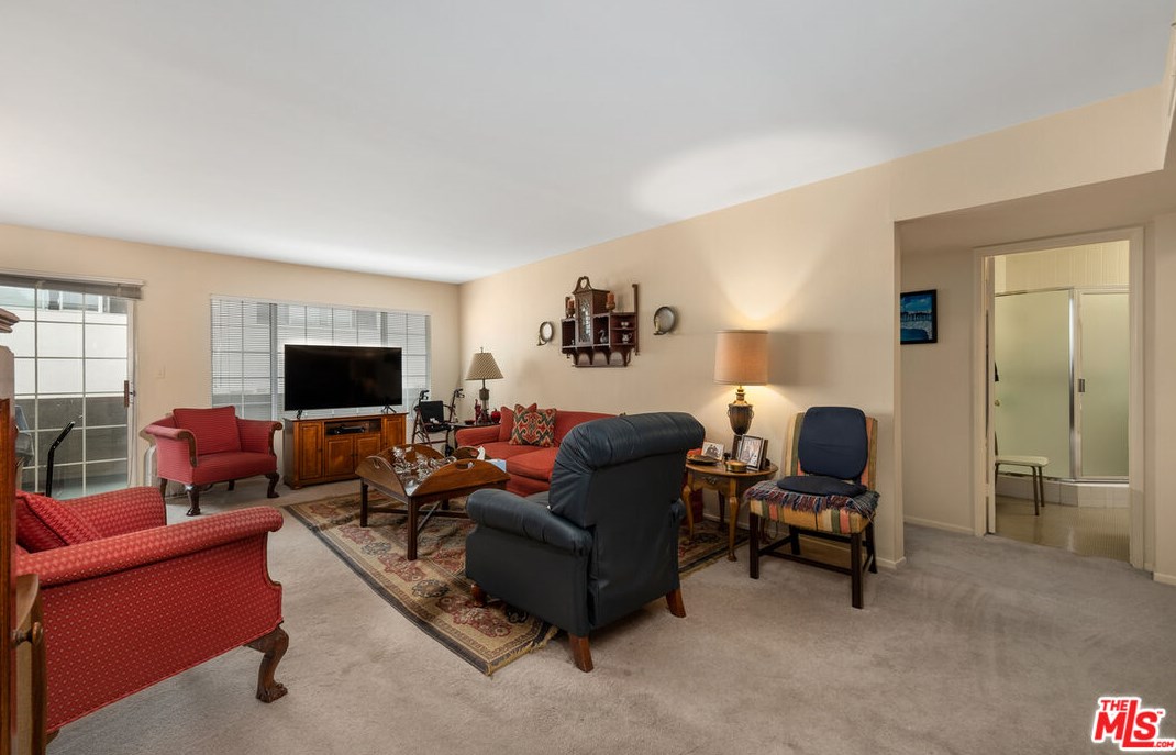4647 Willis Ave #306, Van Nuys, CA 91403