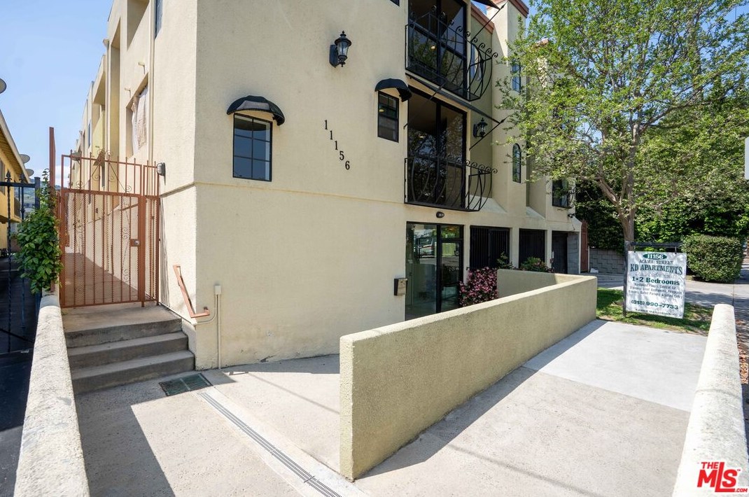 11156 Acama St, North Hollywood, CA 91602