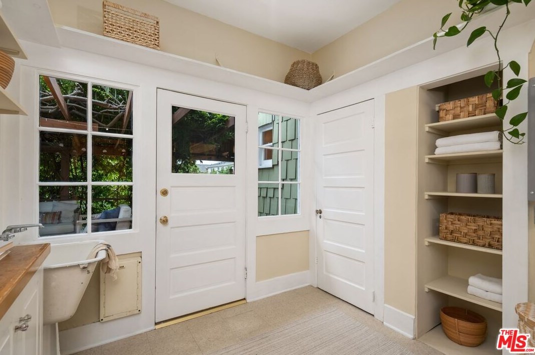 120 Harvard, Los Angeles CA  90062-1734 exterior