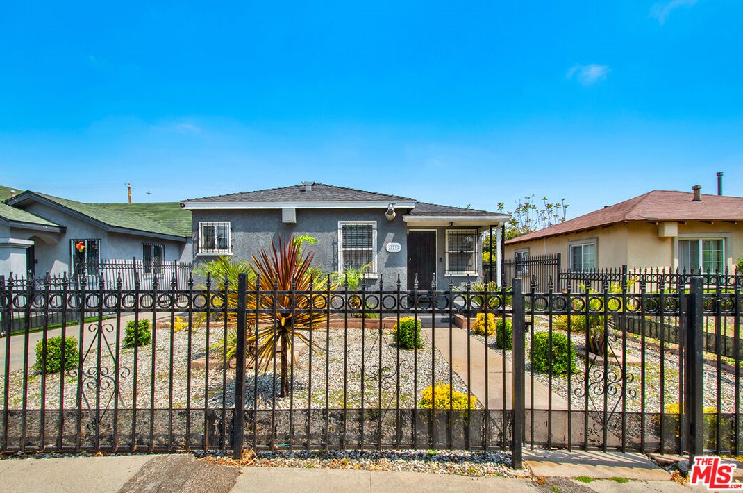 127 118th St, Los Angeles, CA 90061-2421