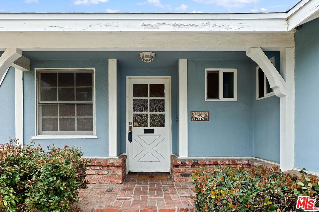 19224 Aetna St, Los Angeles, CA 91356-1101