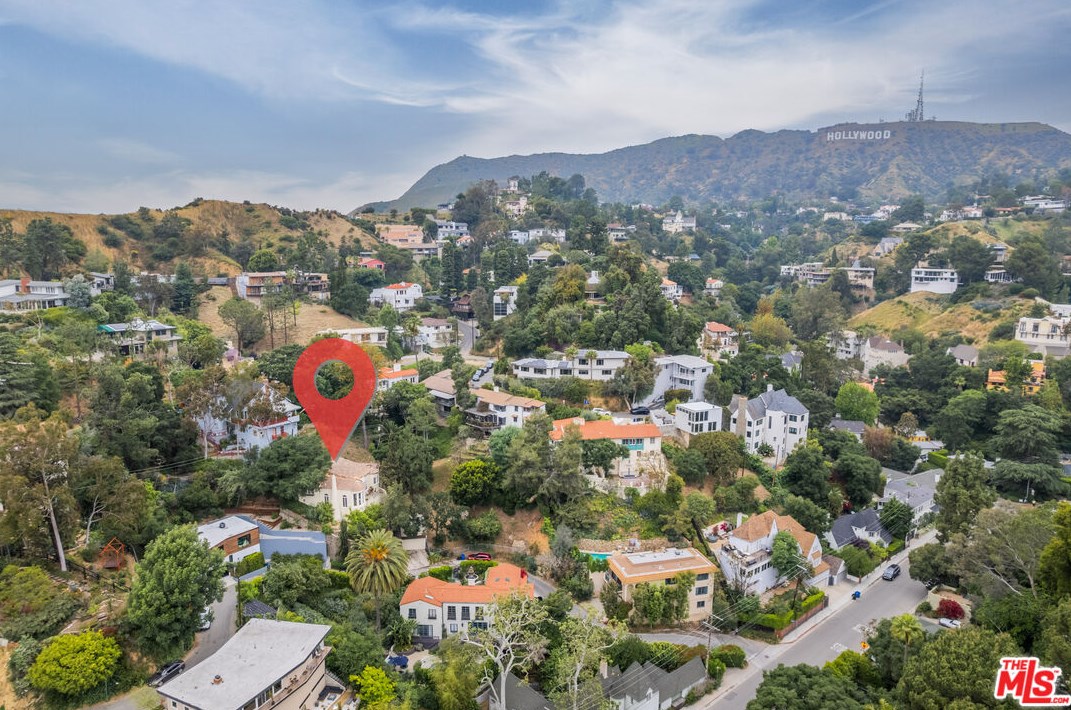 2805 Woodshire Dr, Los Angeles CA  90068-1936 exterior