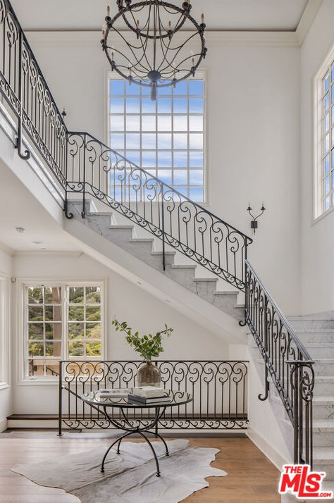 2670 Bowmont Dr, Beverly Hills CA  90210-1815 exterior