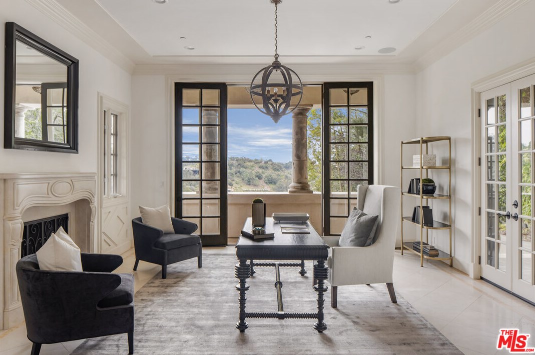 2670 Bowmont Dr, Beverly Hills CA  90210-1815 exterior