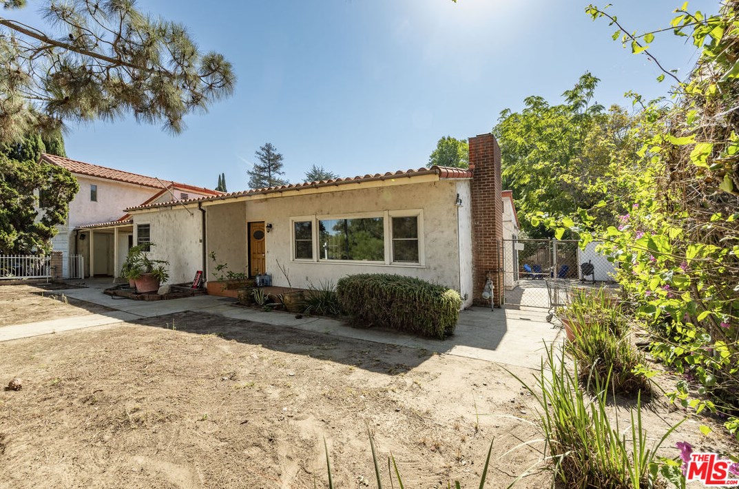 2270 Silver Lake Blvd, Los Angeles, CA 90039-3165