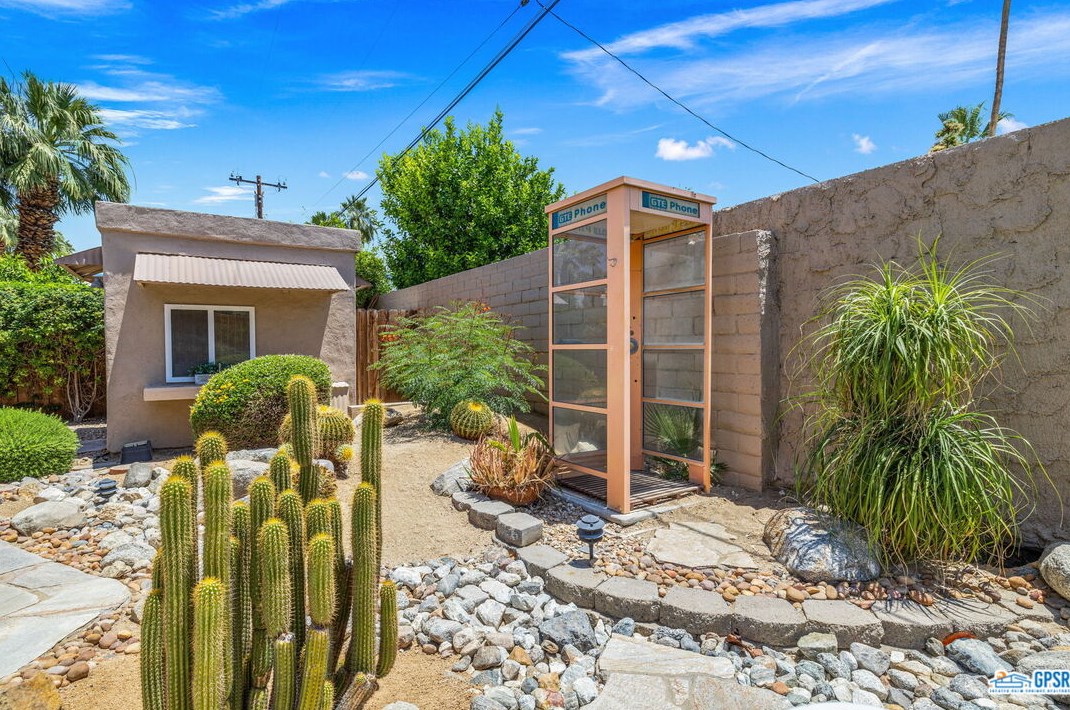 74581 Peppertree Dr, Palm Desert, CA 92260-4522