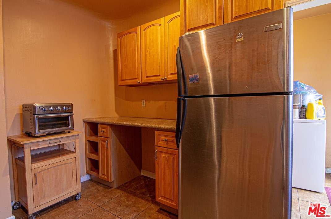 2053 94 St, Los Angeles CA  90047-3710 exterior