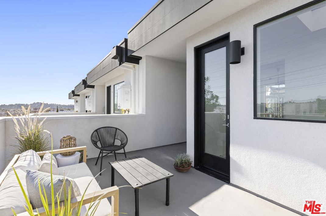 3411 Fletcher Dr, Los Angeles CA  90065-2955 exterior