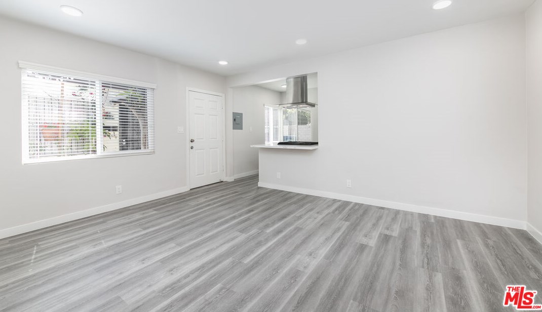 12111 Washington Pl, Los Angeles CA  90066-5276 exterior