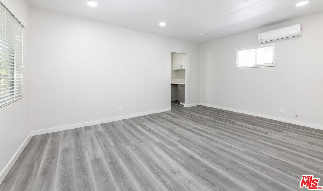 12111 Washington Pl, Los Angeles CA  90066-5276 exterior