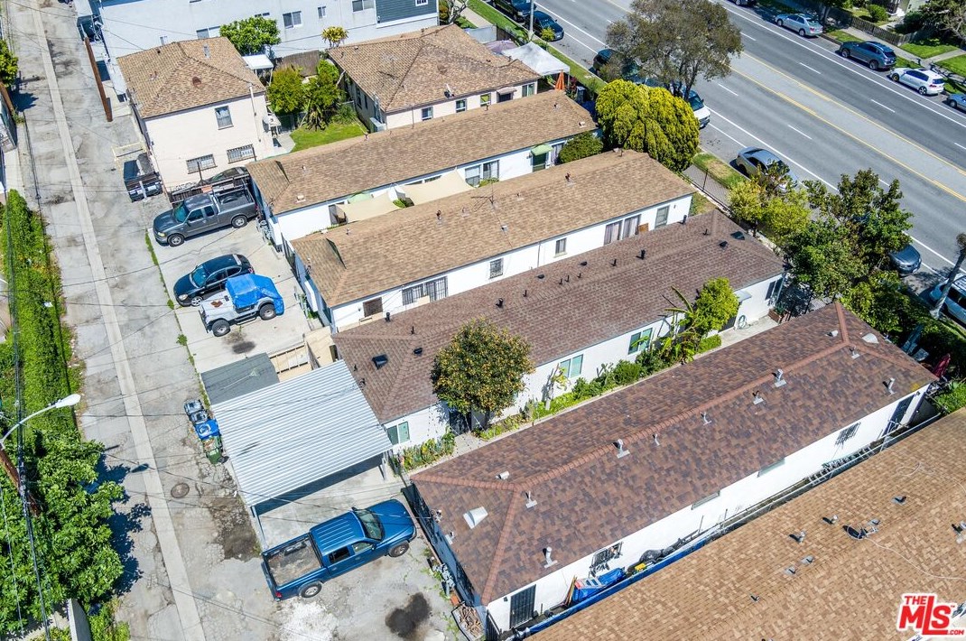 12111 Washington Pl, Los Angeles CA  90066-5276 exterior