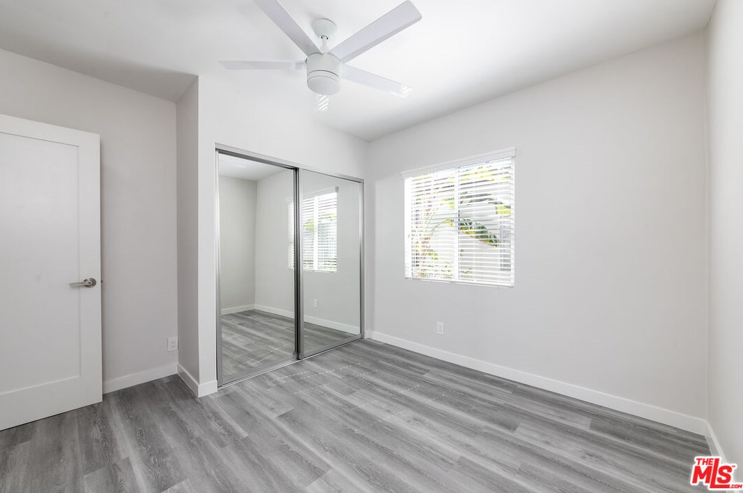 12111 Washington Pl, Los Angeles CA  90066-5276 exterior