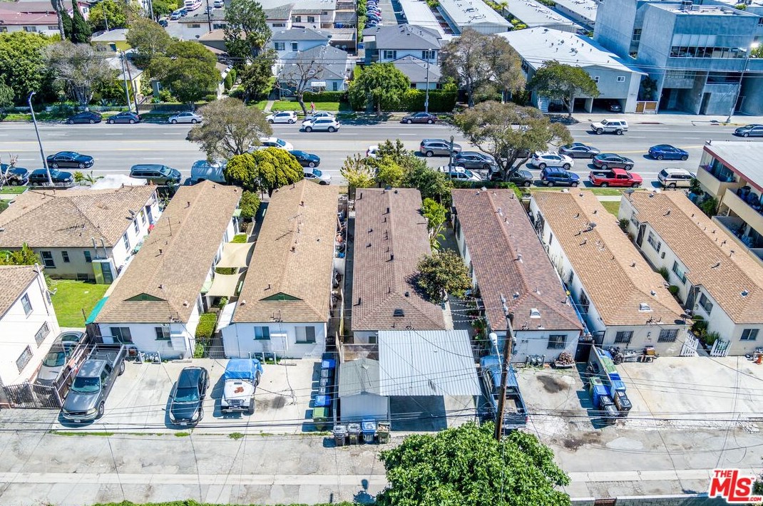 12111 Washington Pl, Los Angeles CA  90066-5276 exterior