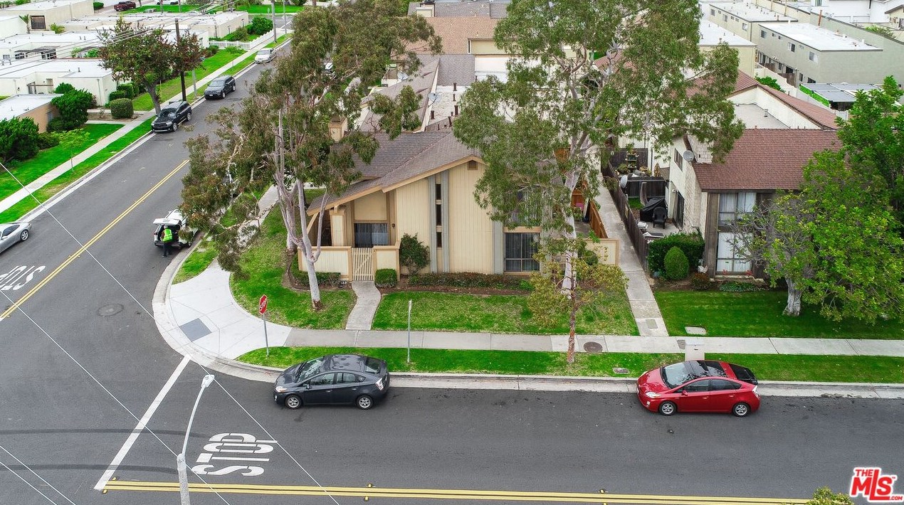 301 Utica Ave, Huntington Beach, CA 92648-2819