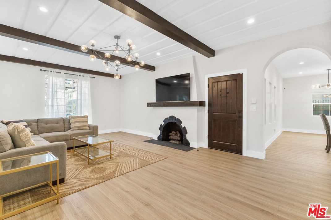 114 Harper Ave, Los Angeles CA  90048-3504 exterior