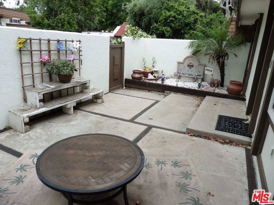 22210 James Alan Cir #4, Chatsworth, CA 91311