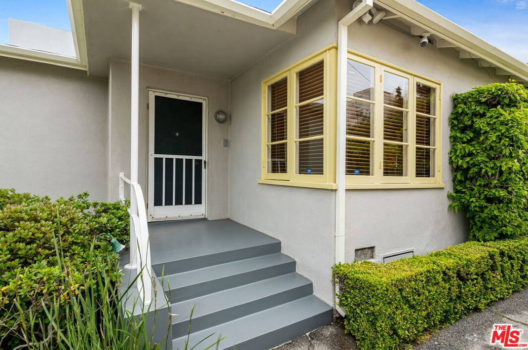 212 Mabery Rd, Santa Monica, CA 90402