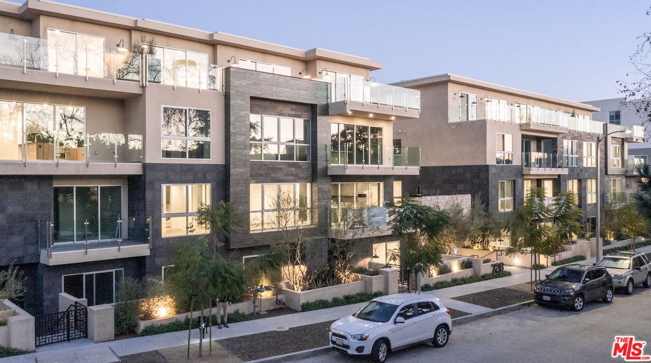 728 Sweetzer Ave, Los Angeles CA  90069-5406 exterior