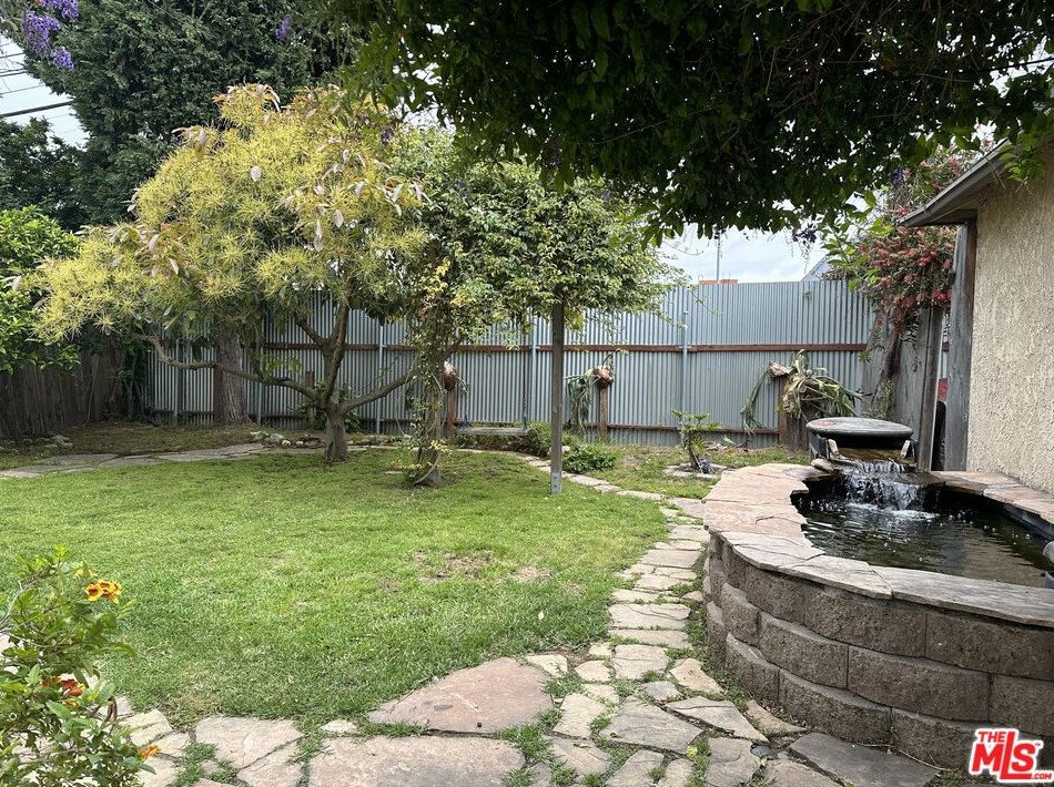 5730 85th Pl, Los Angeles, CA 90045-4303