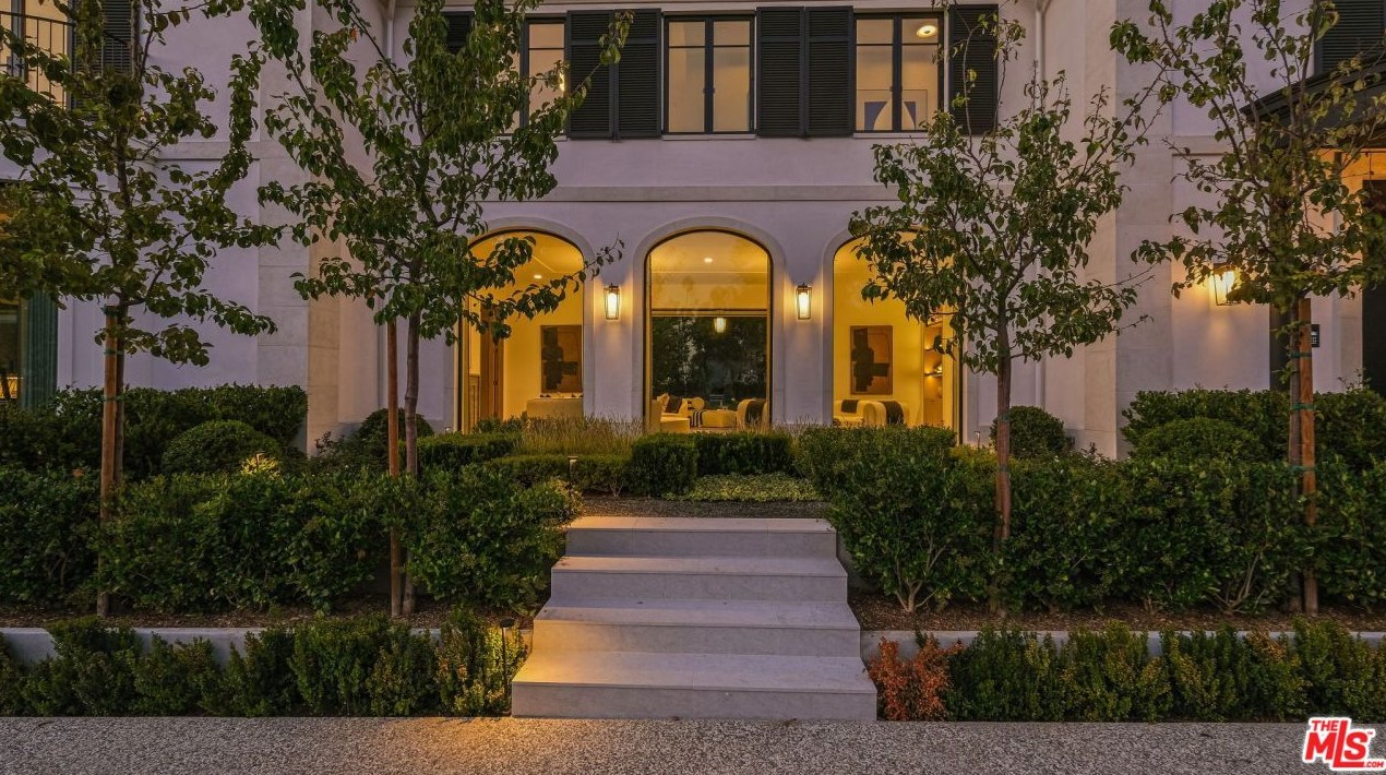 1000 Laurel Way, Beverly Hills, CA 90210-2305